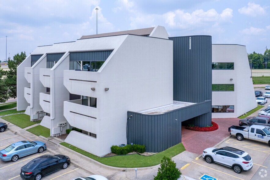 More Photos Of 2600 Van Buren St, Norman Office For Sale