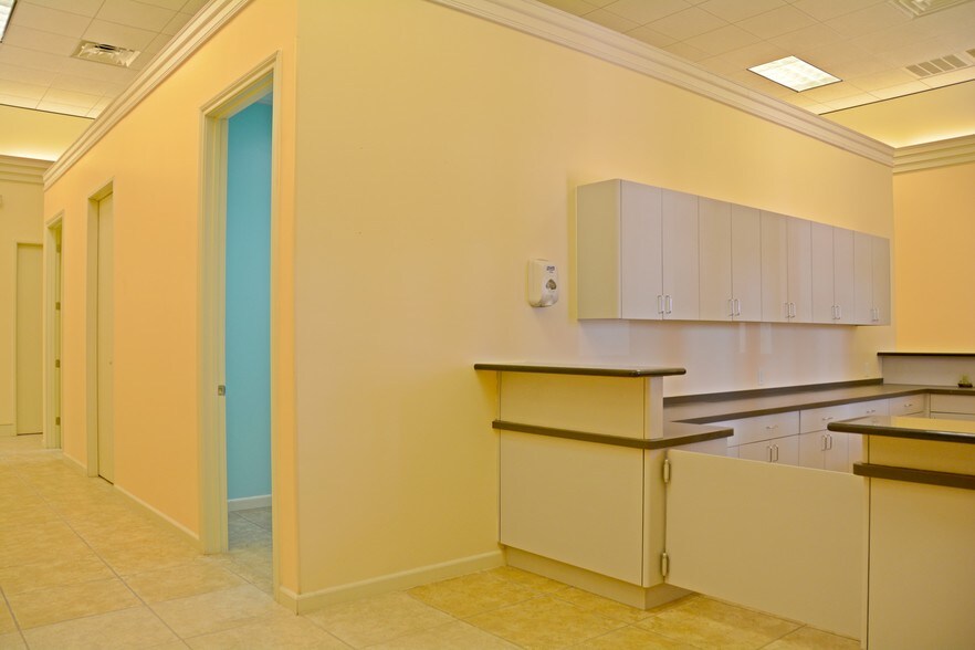 More Photos Of 12112 Bellaire Blvd, Houston Medical For Lease