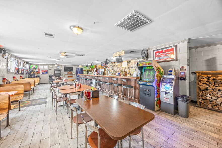 More Photos Of 8773 Goldenrod Ave, Bitely Restaurant For Sale