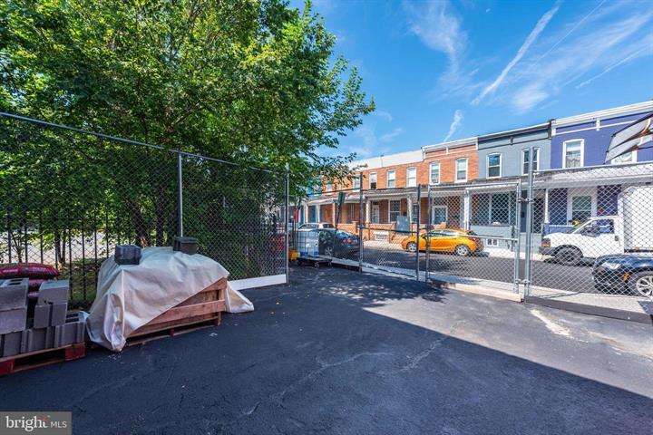 More Photos Of 625 N Streeper St, Baltimore Light Distribution For Sale