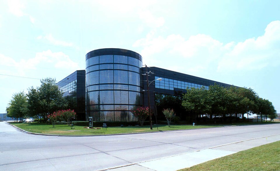 More Photos Of 4500 Westgrove Dr, Addison Office For Lease