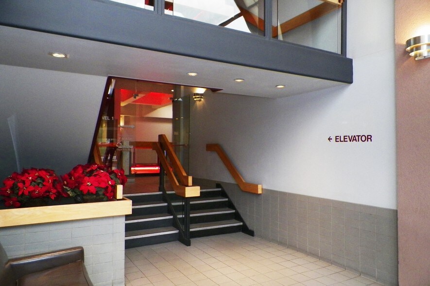 More Photos Of 400 Reservoir Ave, Providence Office For Lease