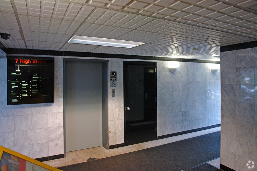 More Photos Of 7 High St, Huntington Office For Lease