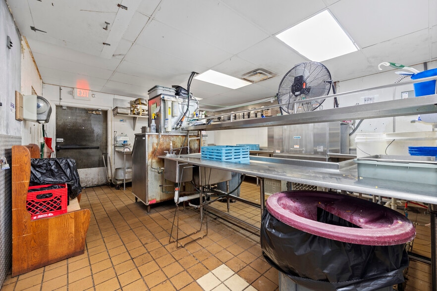 More Photos Of 4415 Liberty Ave, Vermilion General Retail For Sale