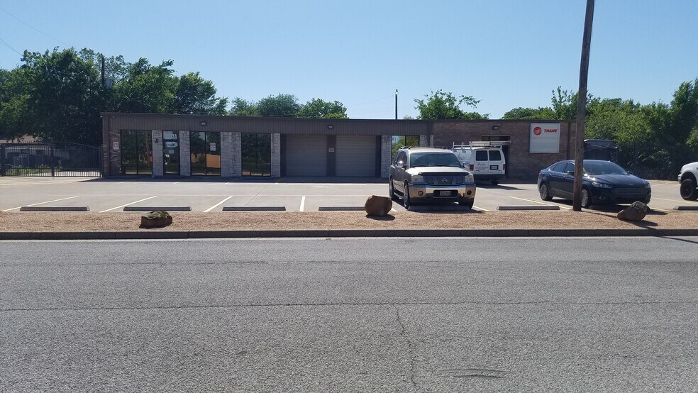 More Photos Of 3807 Parchman St, North Richland Hills Light Distribution For Lease