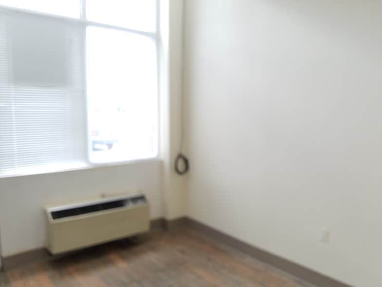 More Photos Of 18775 N Frederick Rd, Gaithersburg Warehouse For Lease