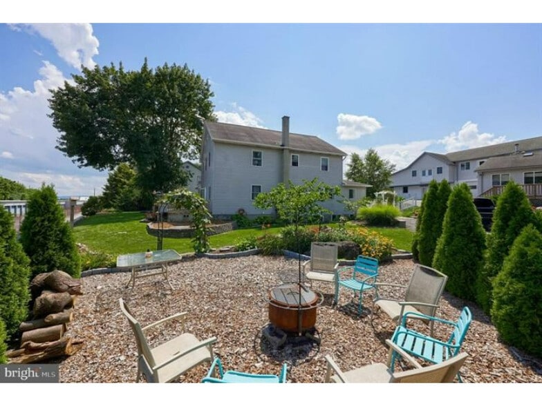 More Photos Of 240 Railroad Ave, Bird In Hand Flex For Sale