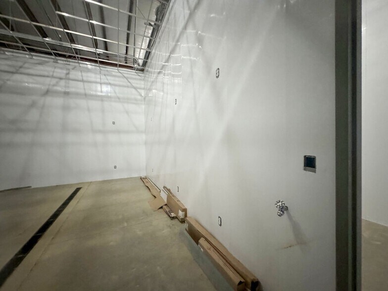 More Photos Of 369 Enterprise Dr, Batesville Industrial For Sale