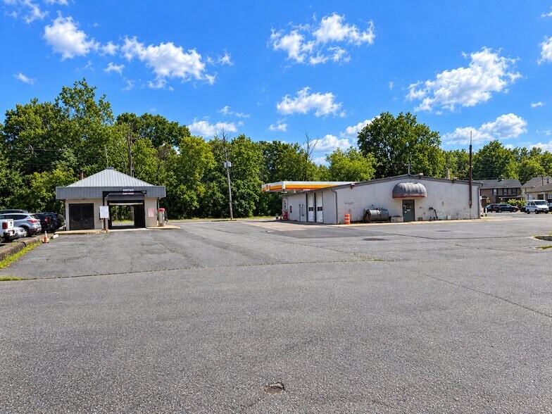 More Photos Of 633 Water St, Belvidere Service Station For Sale