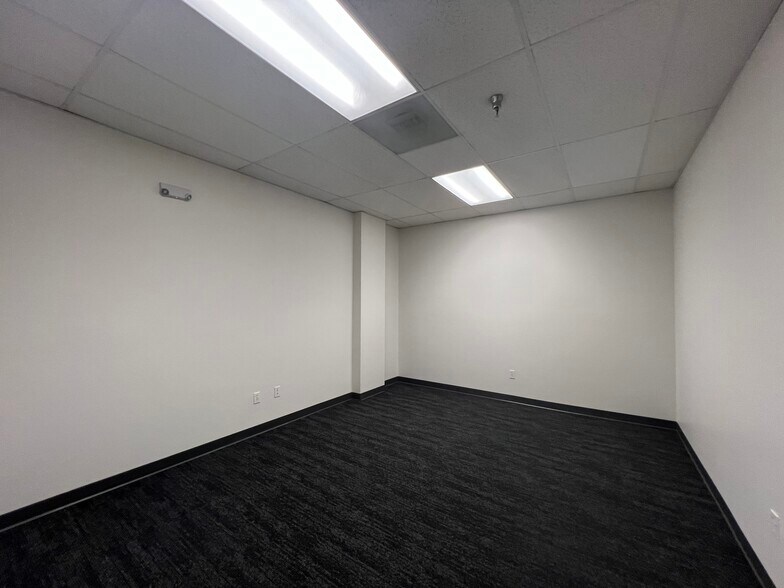 More Photos Of 4501 Mitchell St, North Las Vegas Manufacturing For Lease