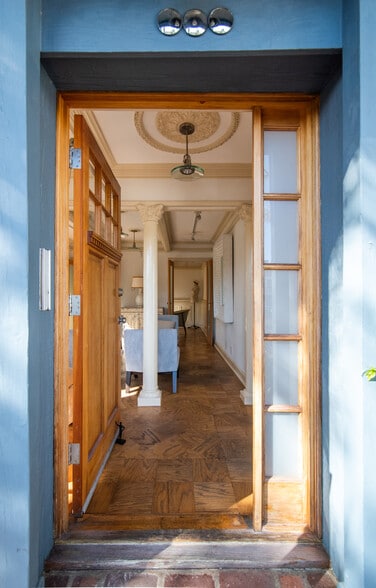 More Photos Of 1117 Abbot Kinney Blvd, Venice Loft Creative Space For Lease