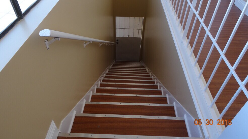 More Photos Of 20246-20254 Saticoy St, Winnetka Storefront Retail Office For Lease