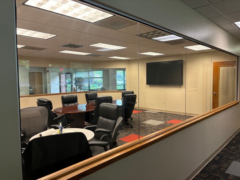 More Photos Of 950 W Valley Rd, Wayne Office For Sale