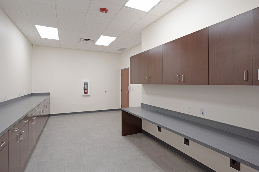 More Photos Of 4200 Mapleshade Ln, Plano Office For Sale