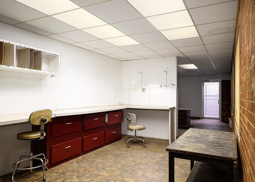 More Photos Of 6412-6418 Frankford Ave, Baltimore Warehouse For Lease