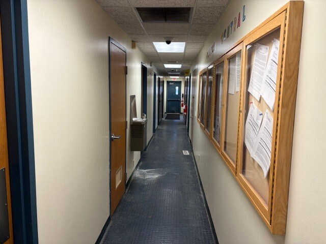 More Photos Of 75 W Main St, Springfield Showroom For Lease