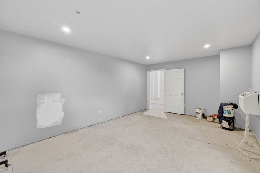 More Photos Of 418-430 Clay Drain Rd, Wildwood Flex For Lease