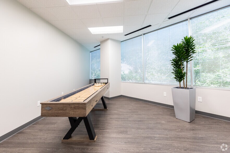 More Photos Of 1001 S Dairy Ashford Rd, Houston Office For Lease