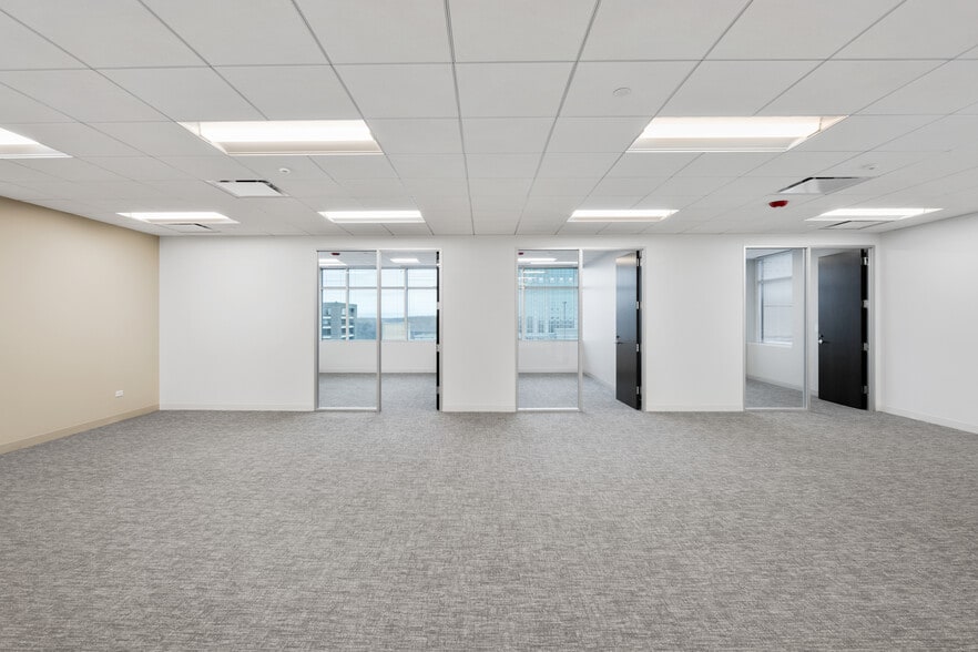 More Photos Of 9550 W Higgins Rd, Rosemont Office For Lease