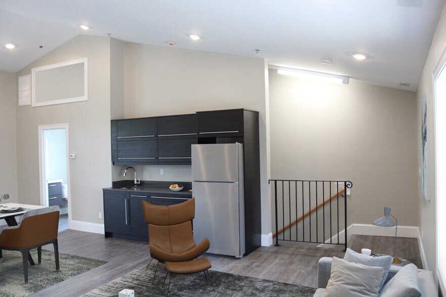 More Photos Of 42 Felton St, Waltham Light Distribution For Sale