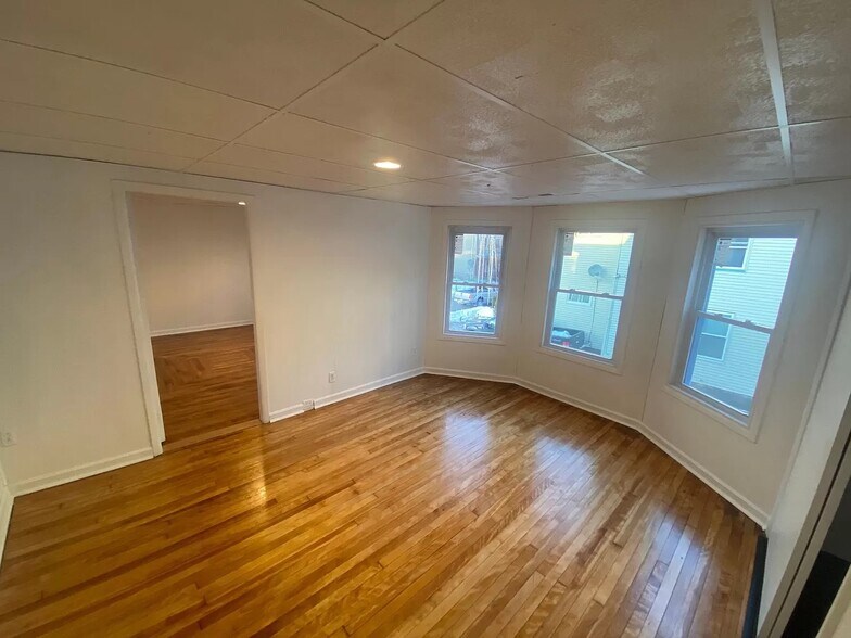 More Photos Of 73 Southgate St, Worcester General Retail For Sale