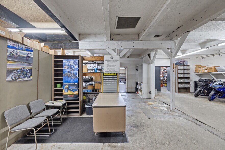 More Photos Of 735 Gilman St, Berkeley Showroom For Sale