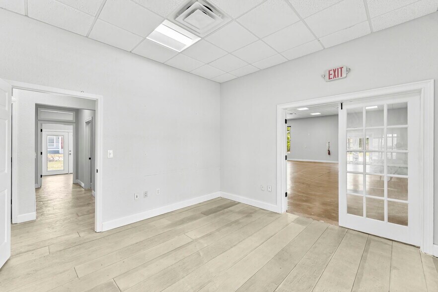 More Photos Of 5907 Sr-22, Panama City Funeral Home For Lease