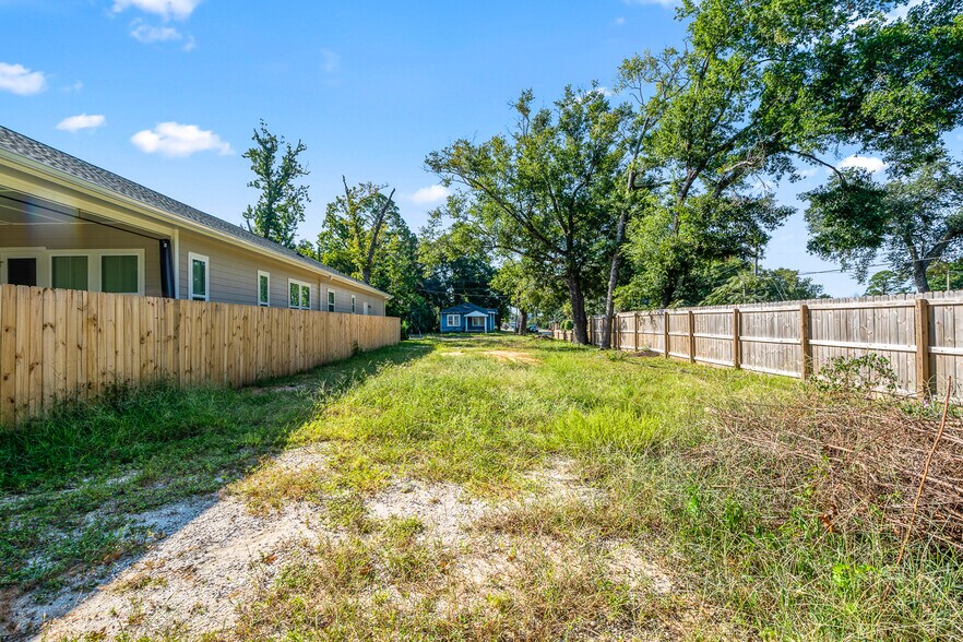 More Photos Of 900 Yonge St, Pensacola Land For Sale