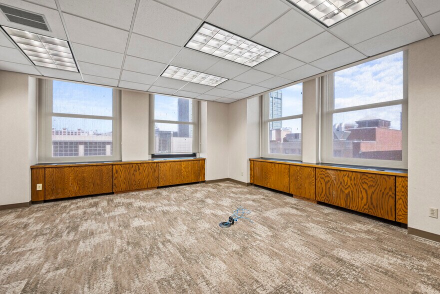More Photos Of 226 2nd St SE, Cedar Rapids Office For Sale