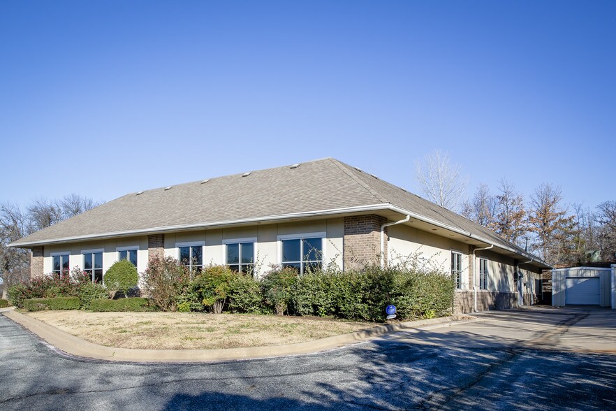 More Photos Of 1220 Reba McEntire Ln, Denison Medical For Sale