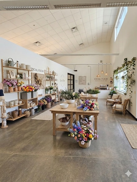 More Photos Of 4750 S 44th Pl, Phoenix Research And Development For Lease