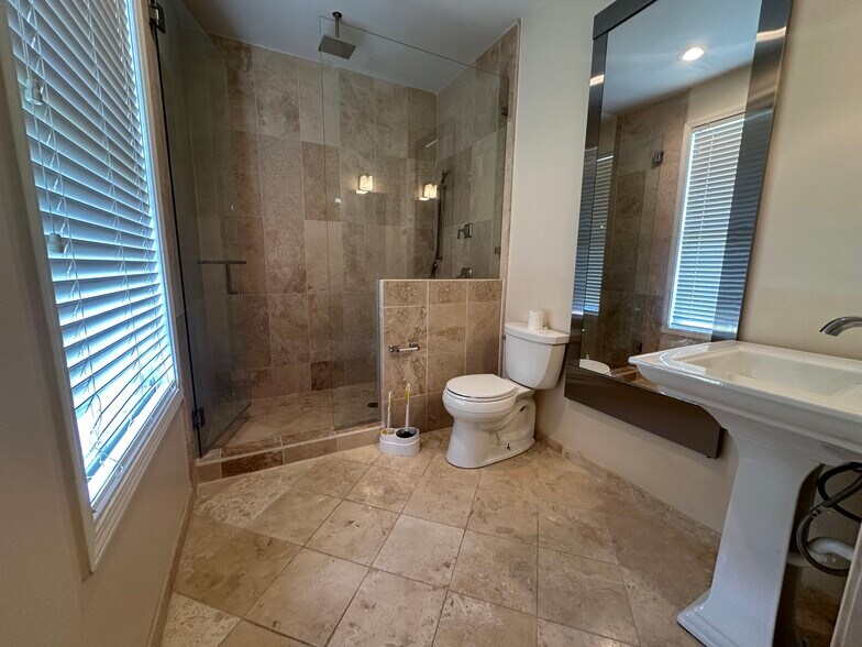 More Photos Of 1255 Commercial Dr SW, Conyers Medical For Sale