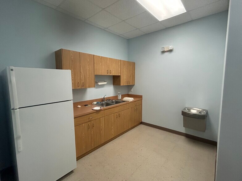 More Photos Of 230 Pine Ave N, Oldsmar Medical For Lease
