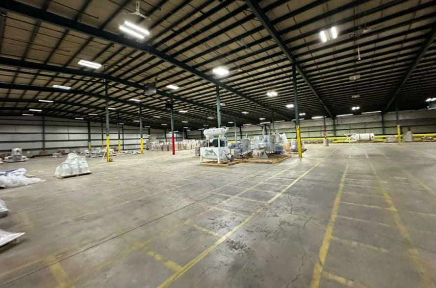 More Photos Of 11027 Kenwood Rd, Blue Ash Warehouse For Lease