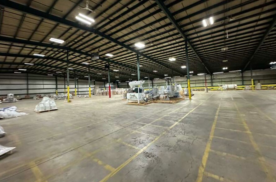 More Photos Of 11027 Kenwood Rd, Blue Ash Warehouse For Lease