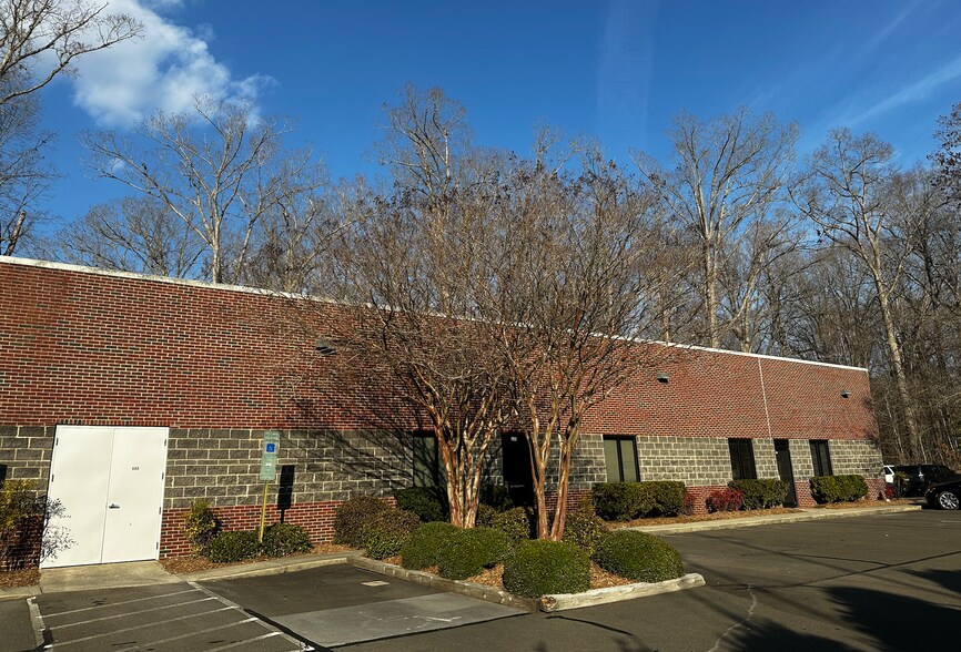 More Photos Of 600 Meadowlands Dr, Hillsborough Research And Development For Lease