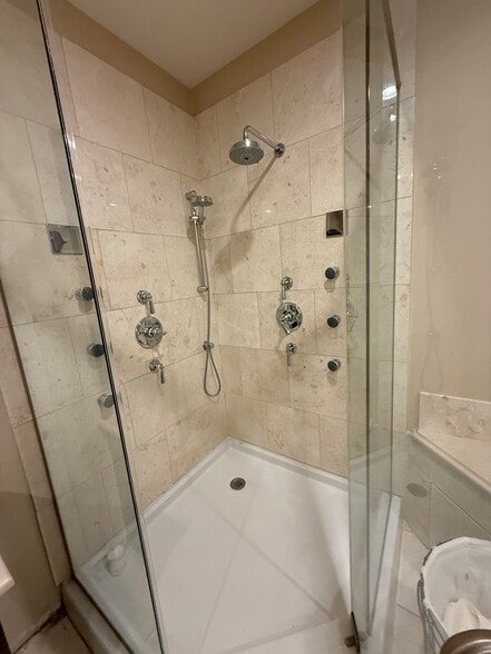 More Photos Of 106 N Aberdeen St, Chicago Office Residential For Sale