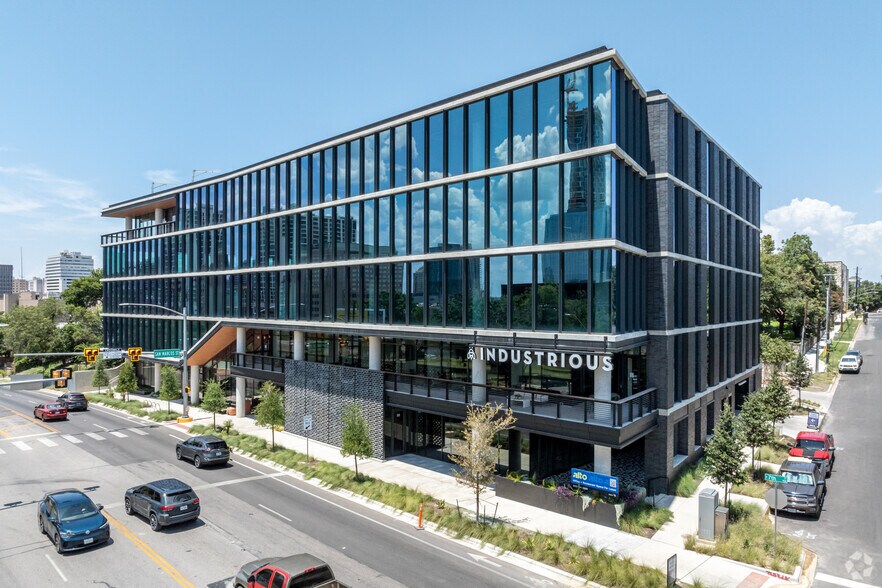 More Photos Of 924 E 7th St, Austin Coworking Space