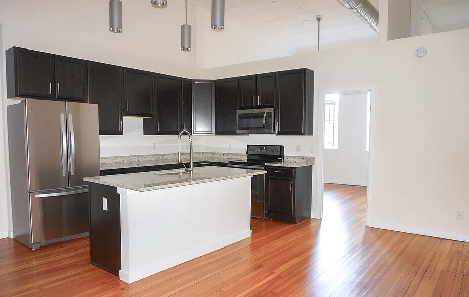 More Photos Of 337-341 N Charles St, Baltimore Apartments For Sale