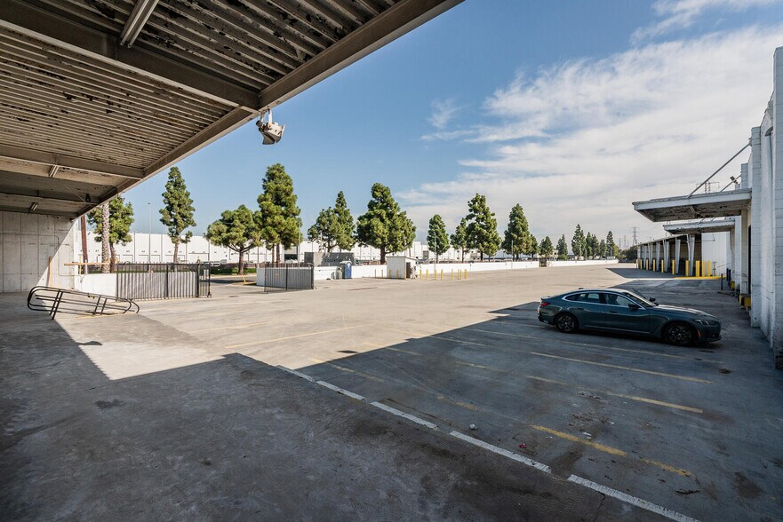 More Photos Of 1500 E Cerritos Ave, Anaheim Manufacturing For Lease