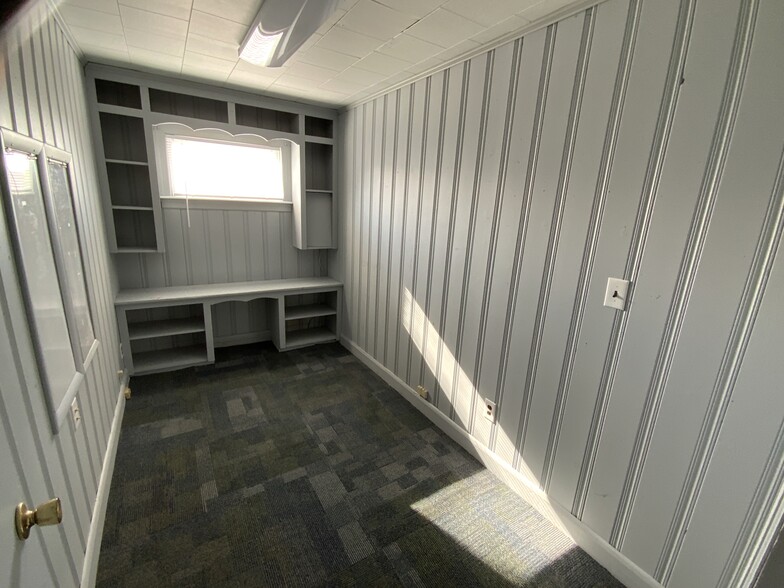 More Photos Of 801 Erwin Rd, Dunn Office For Sale