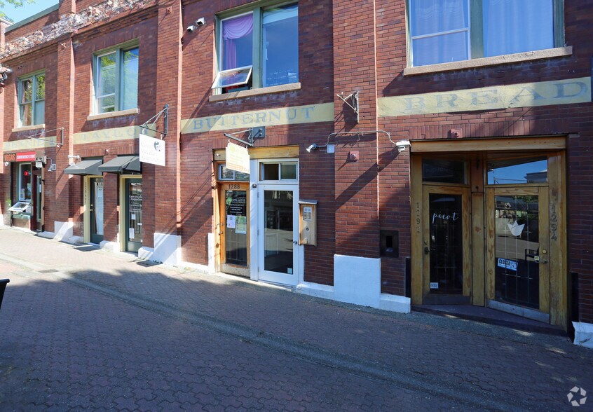 More Photos Of 2000-2004 Fernwood Rd, Victoria General Retail For Lease