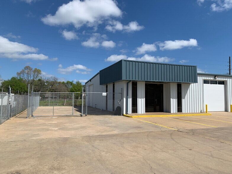 More Photos Of 15930 Cypress North Houston Rd, Cypress Warehouse For Lease
