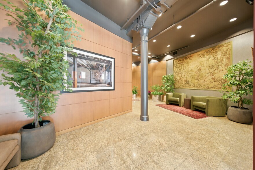 More Photos Of 225 W Illinois St, Chicago Loft Creative Space For Lease