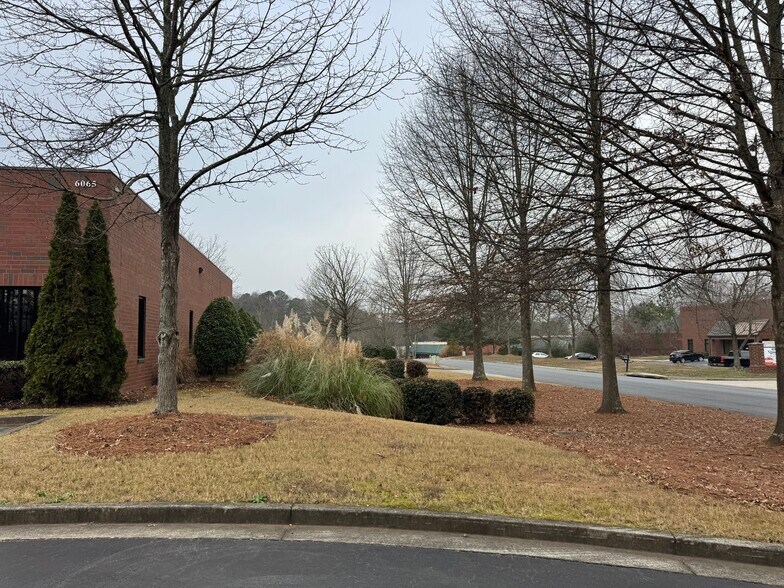 More Photos Of 6065 Parkway North Dr, Cumming Distribution For Lease