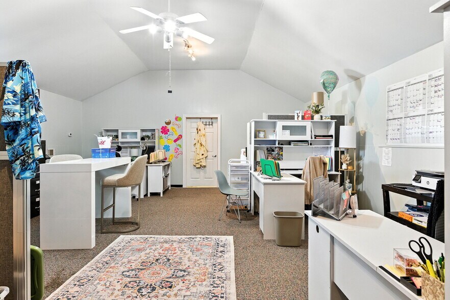 More Photos Of 9 Hunter Rd, Hilton Head Showroom For Sale