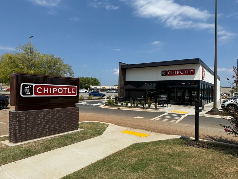 Primary Photo Of 781 SR 96, Warner Robins Fast Food For Sale