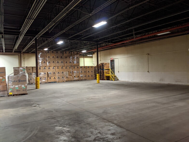 More Photos Of 18 Main St, Silver Creek Light Manufacturing For Lease
