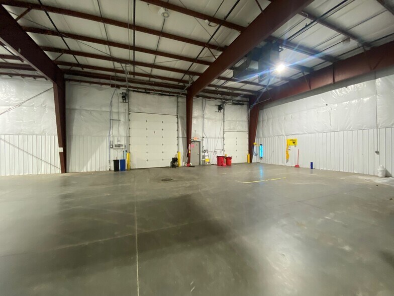 More Photos Of 3170 Yeager Dr, Green Bay Warehouse For Lease