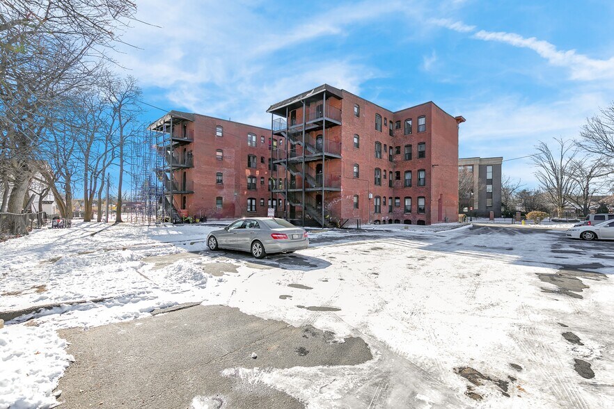 More Photos Of 81-85 Walnut St, Springfield Multifamily For Sale